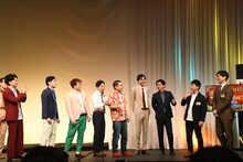 毎回、回答が一番手になってしまうため考える時間がないと嘆くダンビラムーチョ大原（右から2人目）