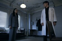 伊勢佳世とシソンヌじろう。(c)フジテレビ