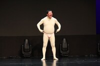 「第9回上海国際コメディフェスティバル」に出演するとにかく明るい安村。（写真提供：吉本興業）