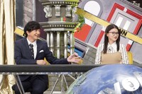 左から、パンサー向井、出口夏希。(c)フジテレビ