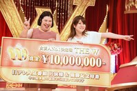 「ギャルっぽいピースを」というカメラマンのリクエストに応える紅しょうが。