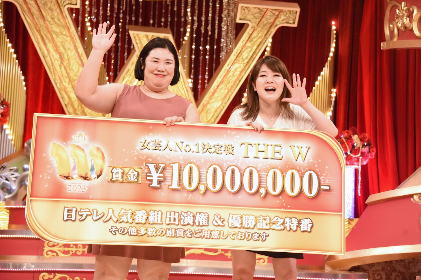 「女芸人No.1決定戦 THE W 2023」で優勝した紅しょうが。