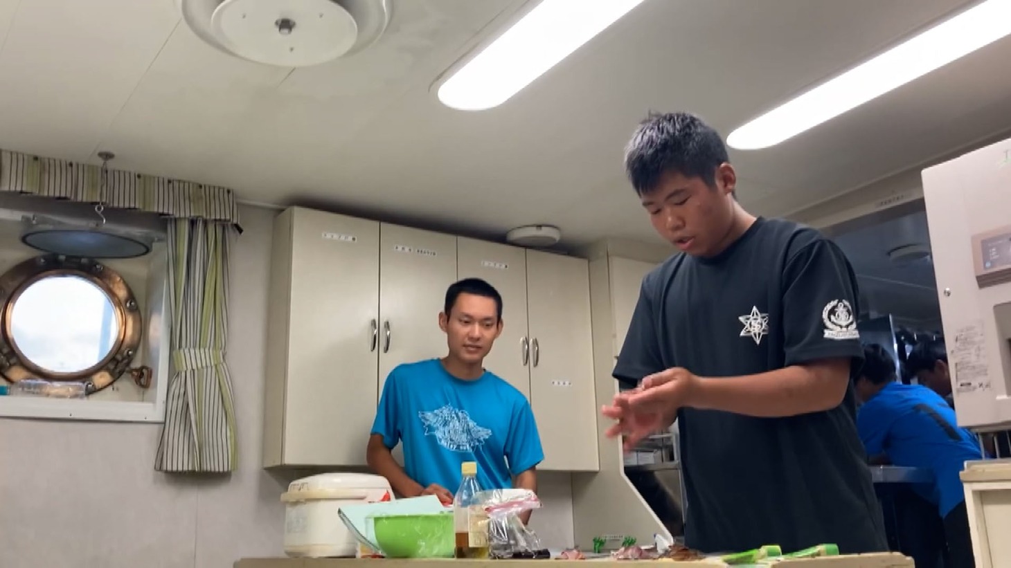 「漁業乗船実習」の様子。(c)中京テレビ