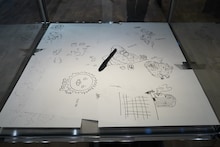 「三村マサカズ NFT ART COLLECTION ～三村アート1回なのか展」より、原画の一部。