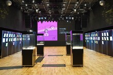 「三村マサカズ NFT ART COLLECTION ～三村アート1回なのか展」の会場。