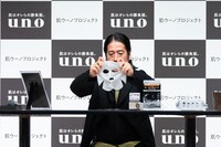 パックに挑戦するピース又吉。