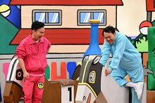 左からかまいたち山内、アンガールズ田中。(c)関西テレビ