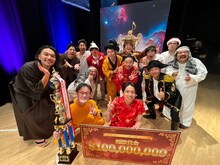 「見取り図presentsイントロクイズ世界一決定戦 チャンピオン大会」の出場者たち。手前が優勝したアインシュタイン。