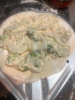 混ぜたものを伸ばした生地の上に乗せる。