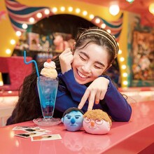 「握るマユリカのむぎゅっとマスコット」