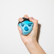 「握るマユリカのむぎゅっとマスコット（阪本）」