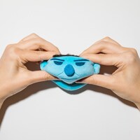 「握るマユリカのむぎゅっとマスコット（阪本）」