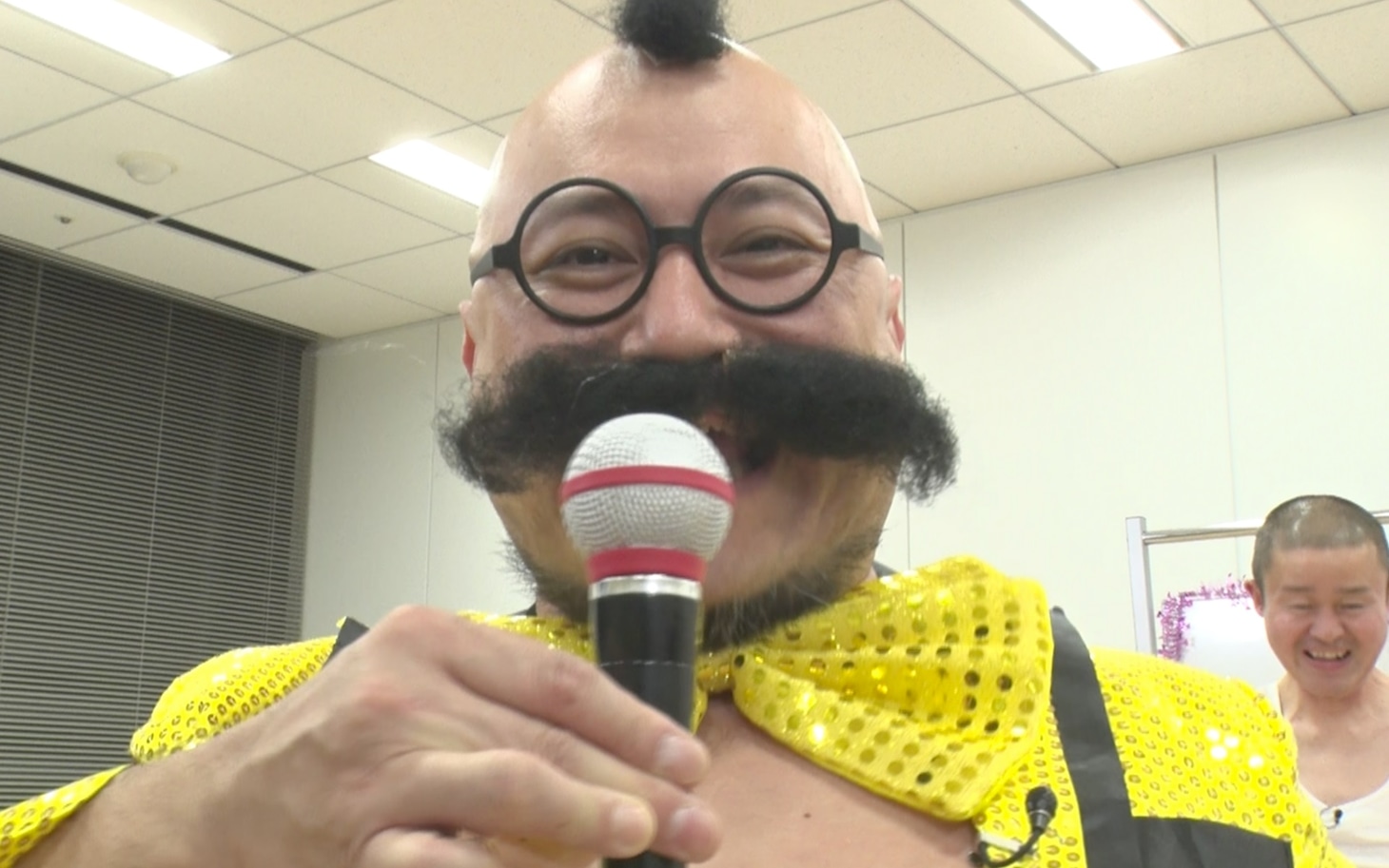 「提供ハリウッドザコシショウ」のワンシーン。(c)tvk
