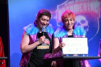 ニュースの見出しになるような見どころを紹介するEXIT。りんたろー。（左）は「ドキュメンタル」の撮影時にいろいろあって坊主になったという。