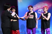 二人羽織の早食いバトルはEXITが制し、賞金2000円を獲得した。