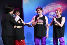 二人羽織の早食いバトルはEXITが制し、賞金2000円を獲得した。