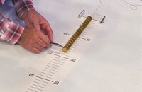 「手先が器用選手権」の様子。(c)テレビ東京