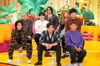 「深夜のハチミツ」軍団と対決するアルピー軍団。(c)フジテレビ