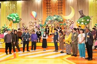 アルピー軍団と深夜のハチミツ軍団。(c)フジテレビ