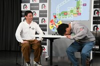 テンション高くDVD購入者に感謝を伝えるさらば青春の光・東ブクロ（右）。