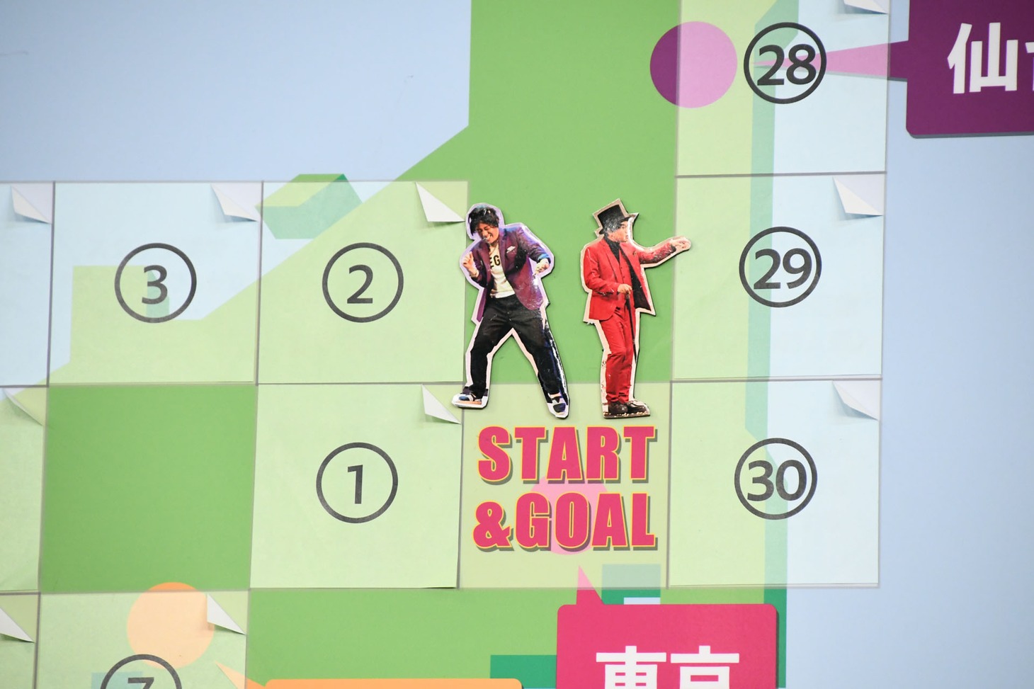 「すご六」振り返りすごろく。コマはコントで演じているそれぞれのキャラ。