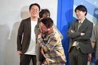 取っ組み合いになるひつじねいり松村とサルベース折田。