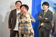 取っ組み合いになるひつじねいり松村とサルベース折田。