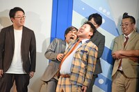 取っ組み合いになるひつじねいり松村とサルベース折田。