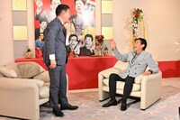 西川きよし（左）と明石家さんま（右）。