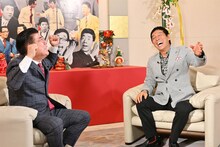 西川きよし（左）と明石家さんま（右）。