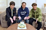 「内さま」DVD100巻到達を特製ケーキで祝う、内村光良とさまぁ～ず。