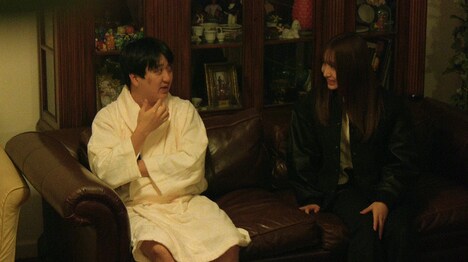 カカロニ栗谷(左)(c)TBS