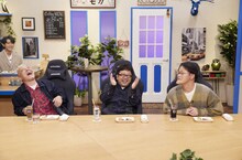 前列左から、キャイ～ン、アインシュタイン稲田と、平本健（後方）。(c)ABCテレビ