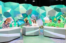 「やすとものいたって真剣です」に出演する（左から）笑い飯・西田、海原やすよ ともこ、すゑひろがりず。(c)ABCテレビ