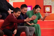 爆笑問題と小池栄子。(c)テレビ朝日