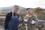 左から吉川晃司、バイきんぐ西村。(c)テレビ新広島