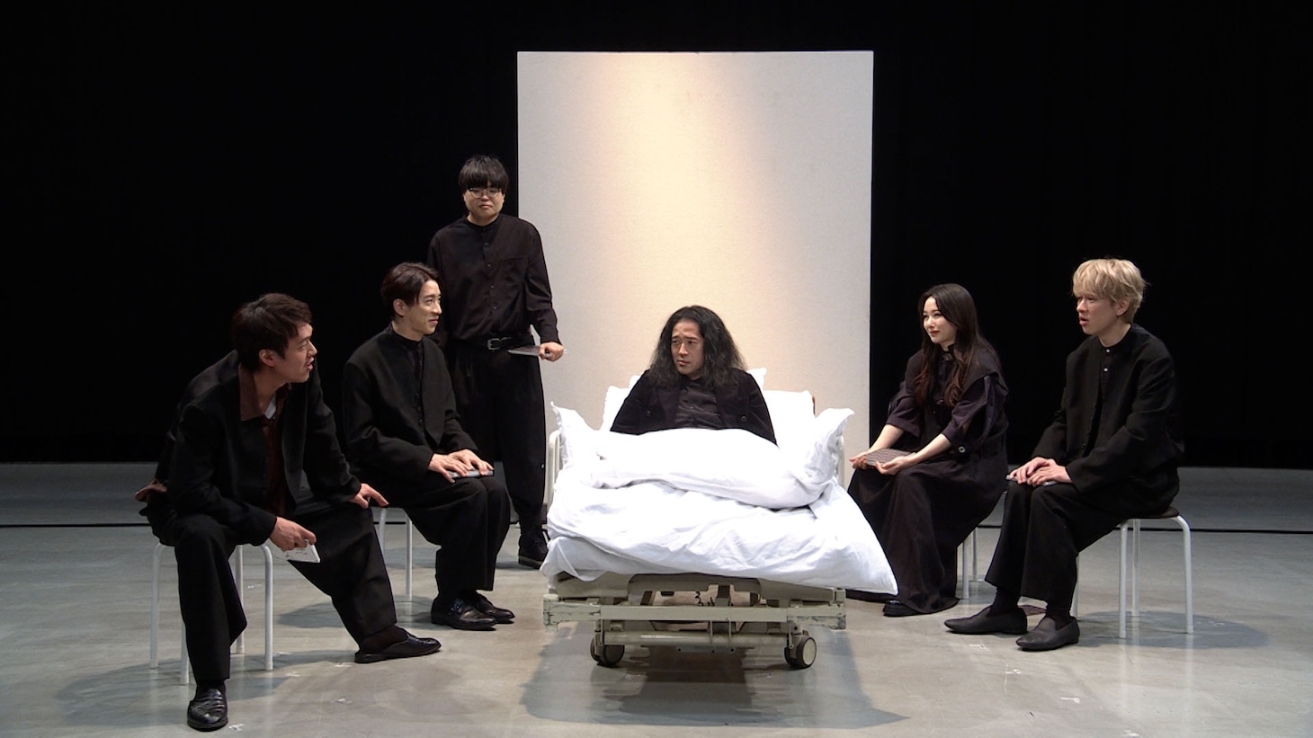 「こじつけカードドラマ」の様子。(c)フジテレビ