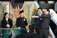 会場の観客にも芸人審査員にも「大好き」だと伝える華山にこらす。