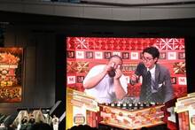 トム・ブラウンに敗れ、「えん、えん」と泣くスタミナパン麻婆。