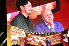 「M-1グランプリ2023」敗者復活戦でネタを披露するシシガシラ。