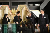 「パラレルワールドから来た西野七瀬」を名乗るななまがり森下（右から2番目）。