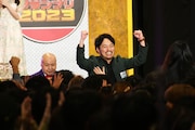敗者復活戦の会場から決勝のスタジオへと送り出されるシシガシラ。