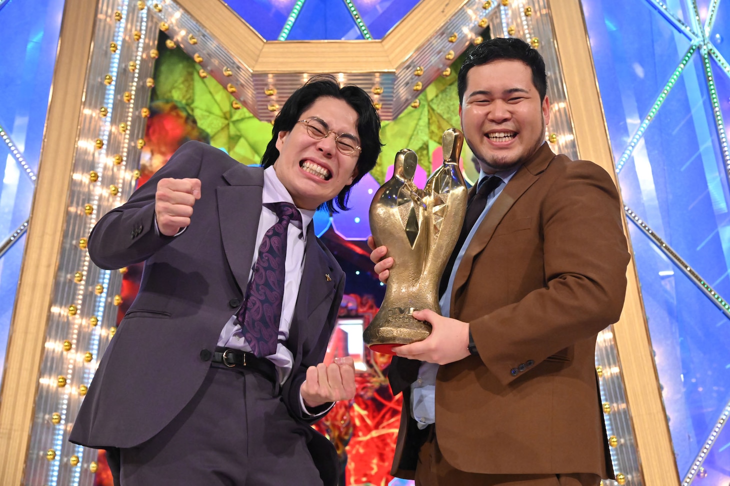 「M-1グランプリ2023」で優勝した令和ロマン。 (c)M-1グランプリ事務局
