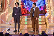 最終決戦でネタを披露する令和ロマン。 (c)M-1グランプリ事務局