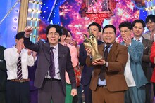 「M-1グランプリ2023」で優勝した令和ロマン。 (c)M-1グランプリ事務局