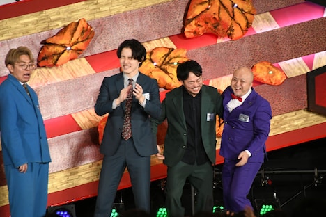 シシガシラの決勝進出が決まった場面。シシガシラ4票、ヘンダーソン1票、ナイチンゲールダンス0票だった。