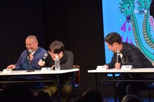 左から、ラブレターズ、ウエストランド井口。写真は「チャンスの時間」での共演を振り返り、笑いが止まらない場面。