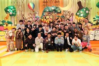 「深夜のハチミツお正月SP ひとり柴田軍VSハチミツ軍」の出演者たち。(c)フジテレビ