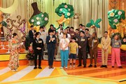 ハチミツ軍の面々と小室瑛莉子アナ（左端）。(c)フジテレビ