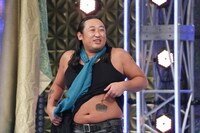 2019年12月放送の「芸人マジ歌選手権」より、ロバート秋山。(c)テレビ東京